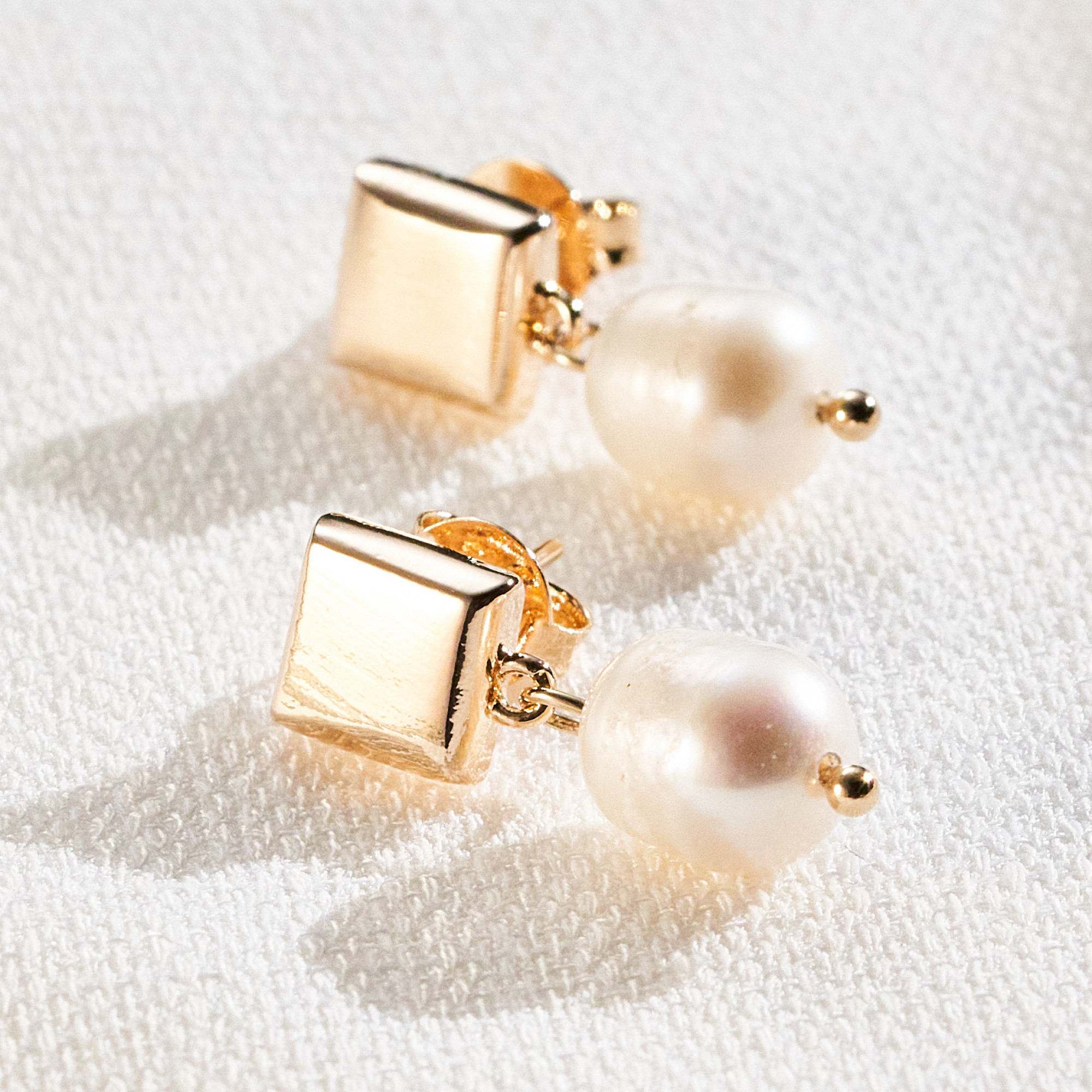 Brinco Dina Banho Ouro 18k