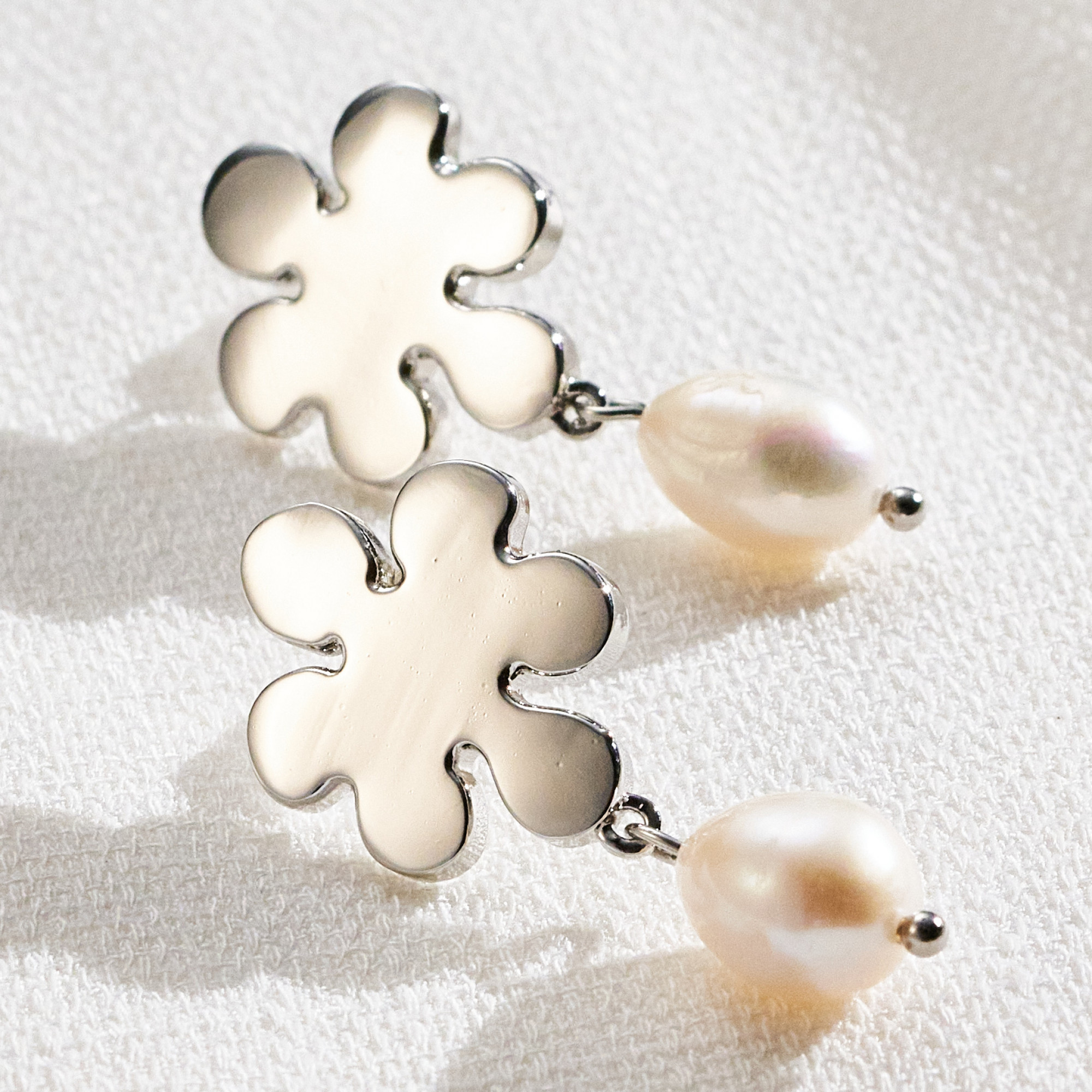 Brinco Dilia Banho Ródio Branco