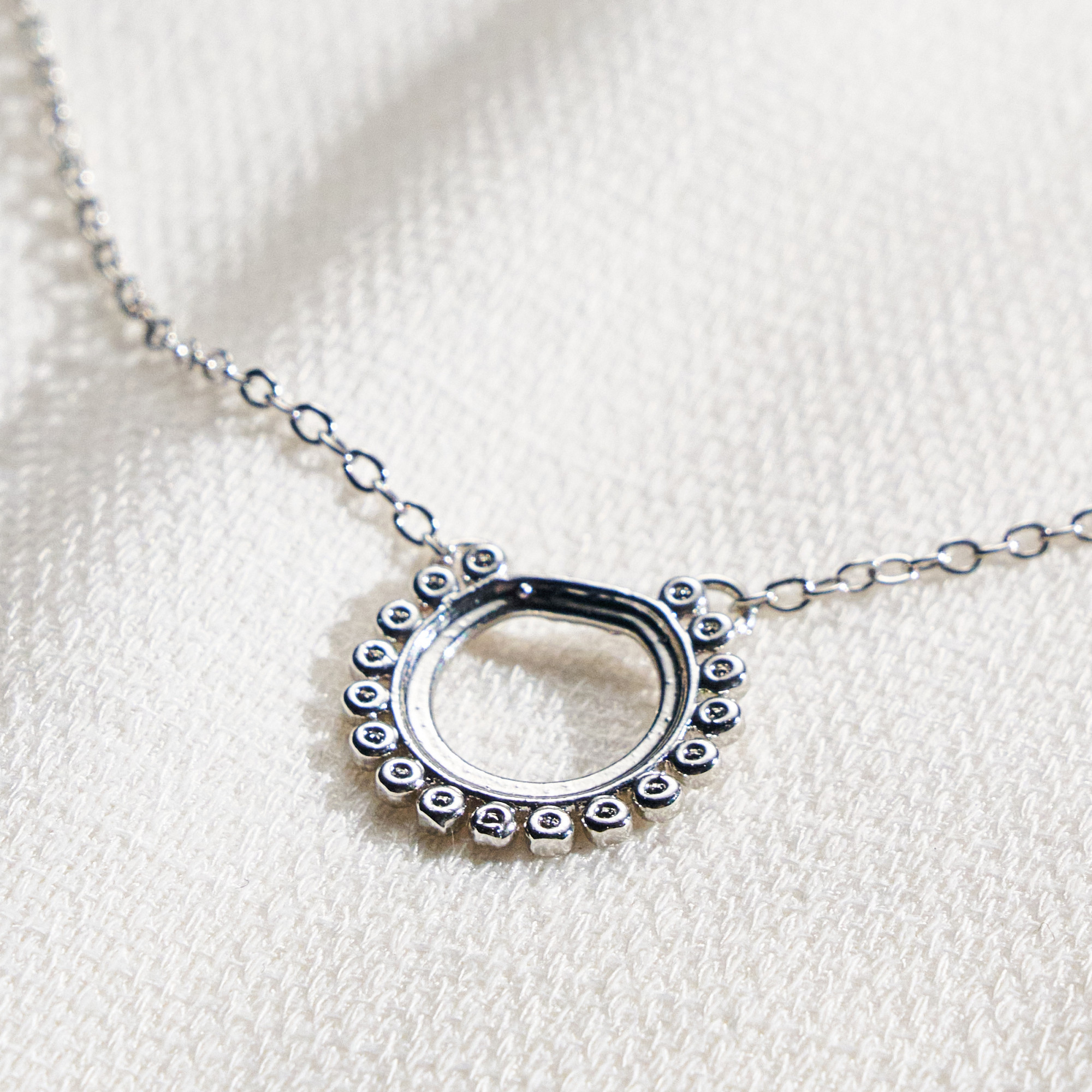 Colar Tulia Banho Ródio Branco