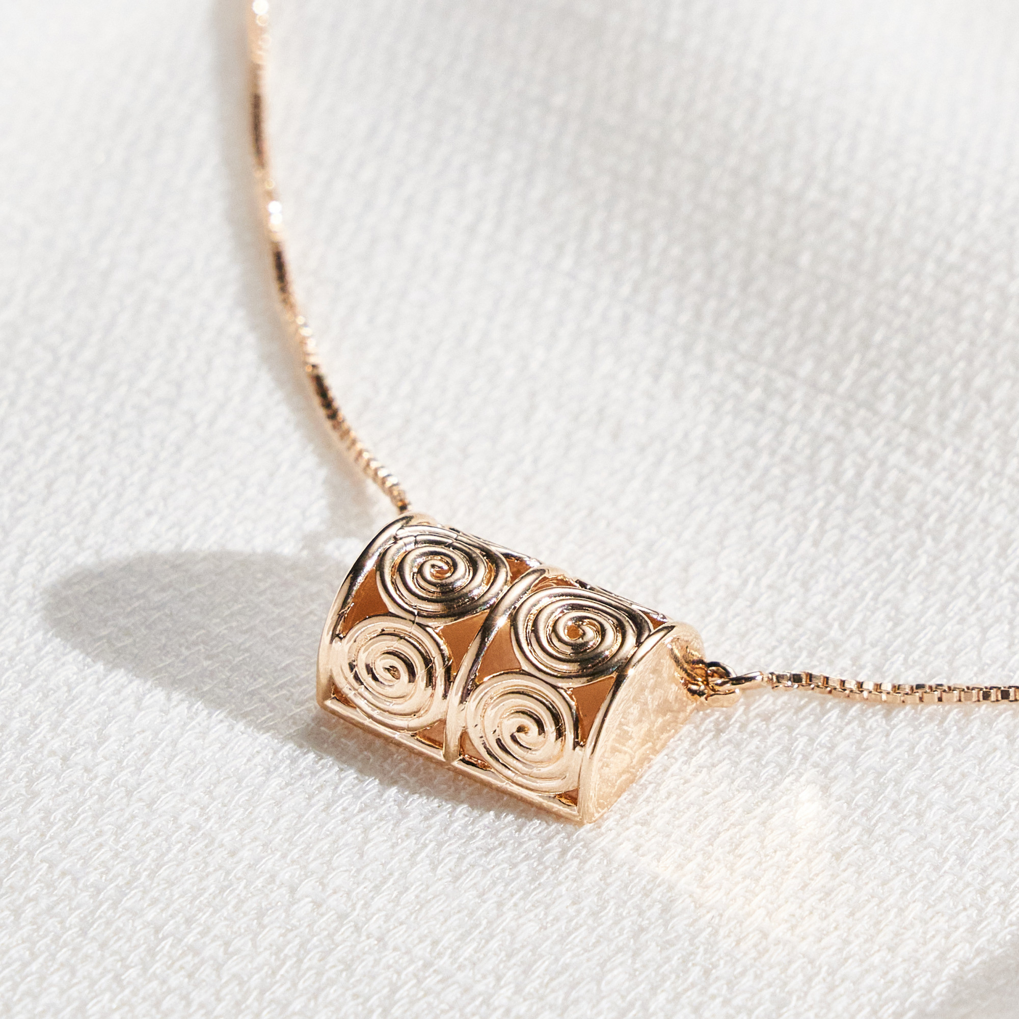 Colar Guadalupe Banho Ouro 18k