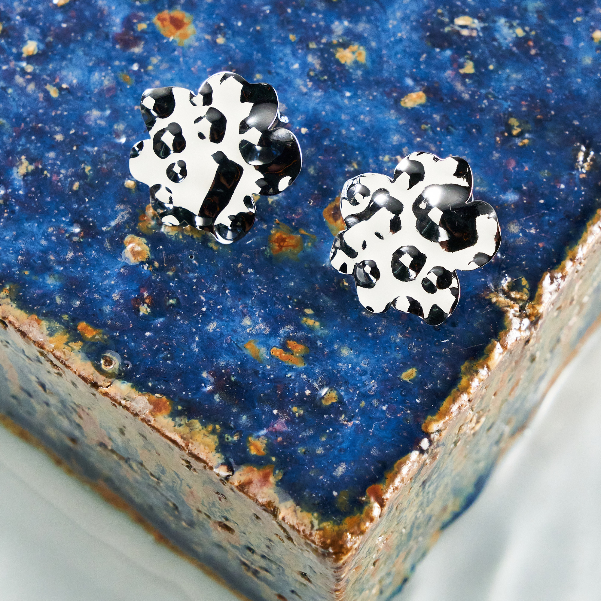 Brinco Mercedes Banho Ródio Branco