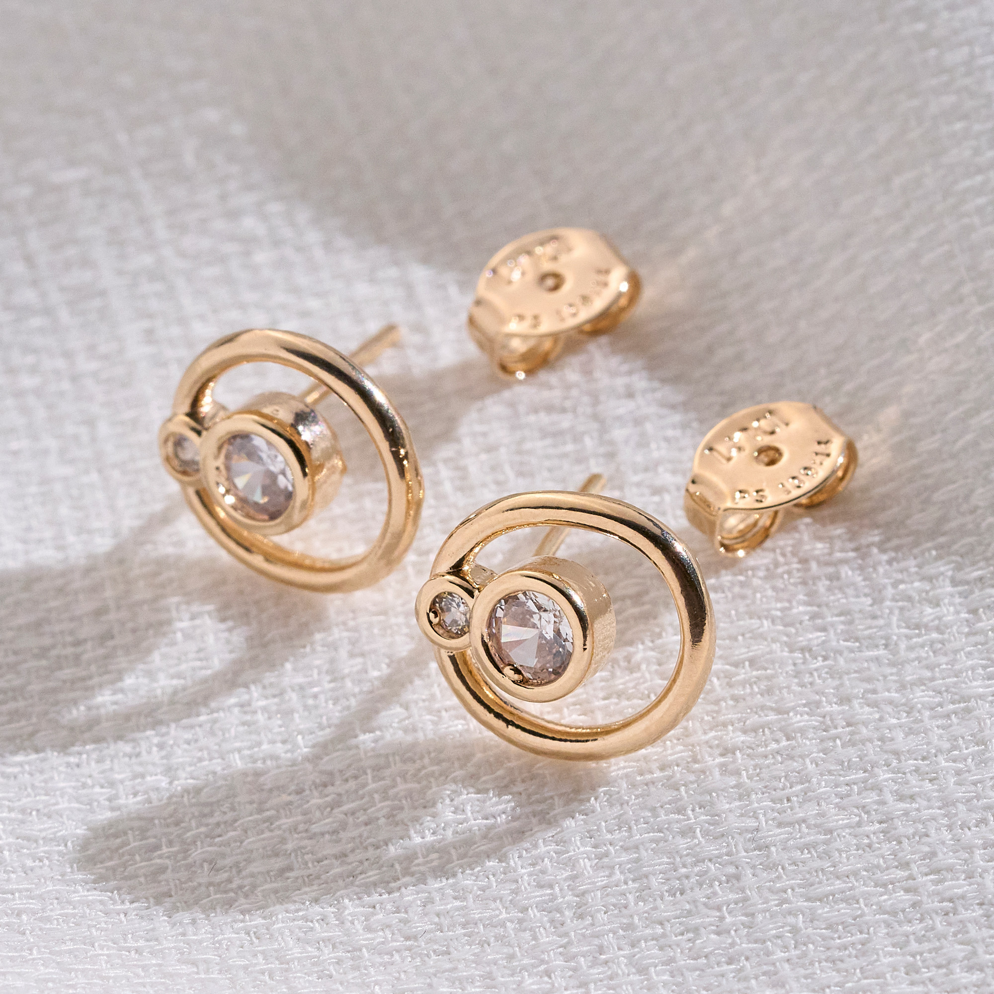 Brinco Bromélia Banho Ouro 18k