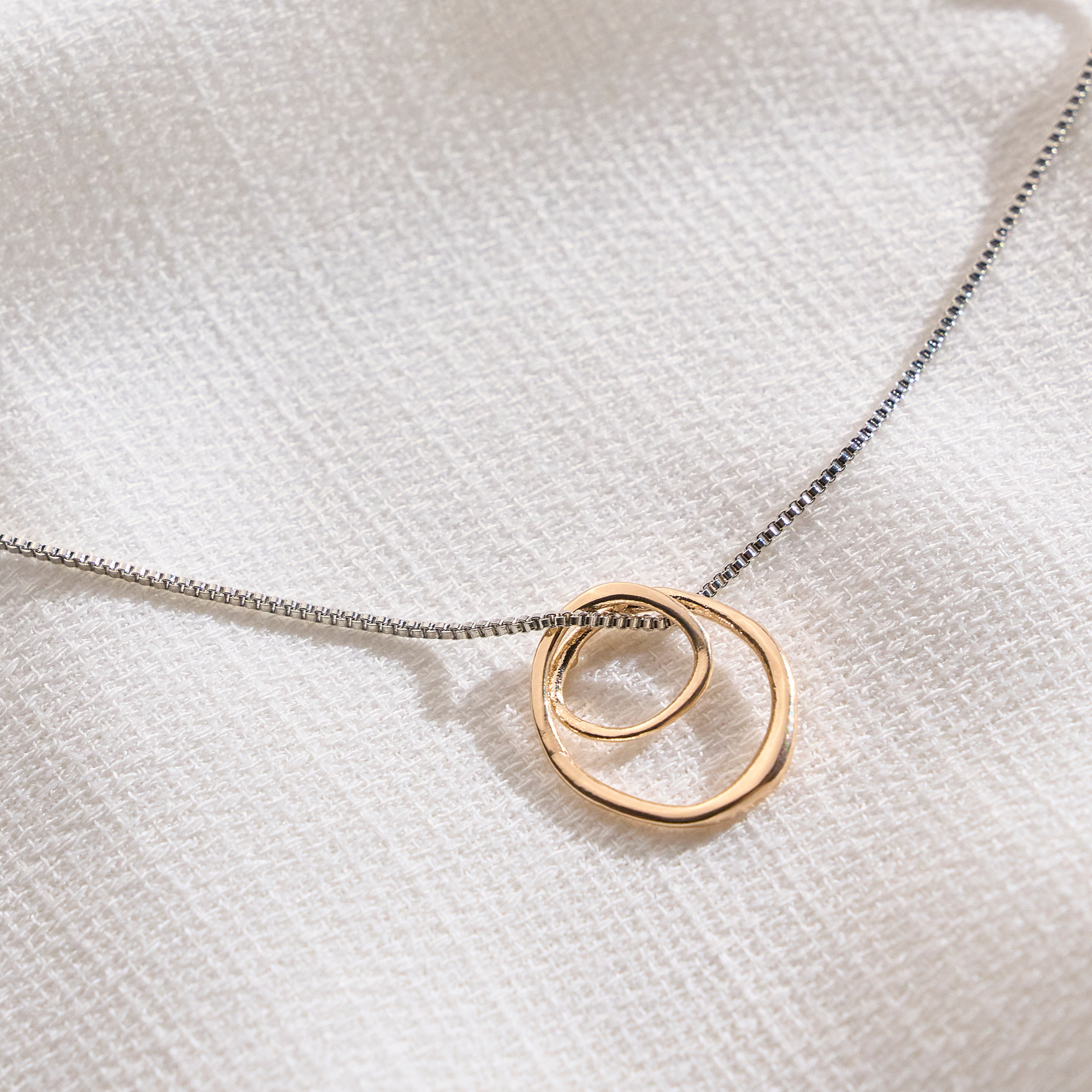 Colar Araceli Banho Ouro 18k e Ródio Branco