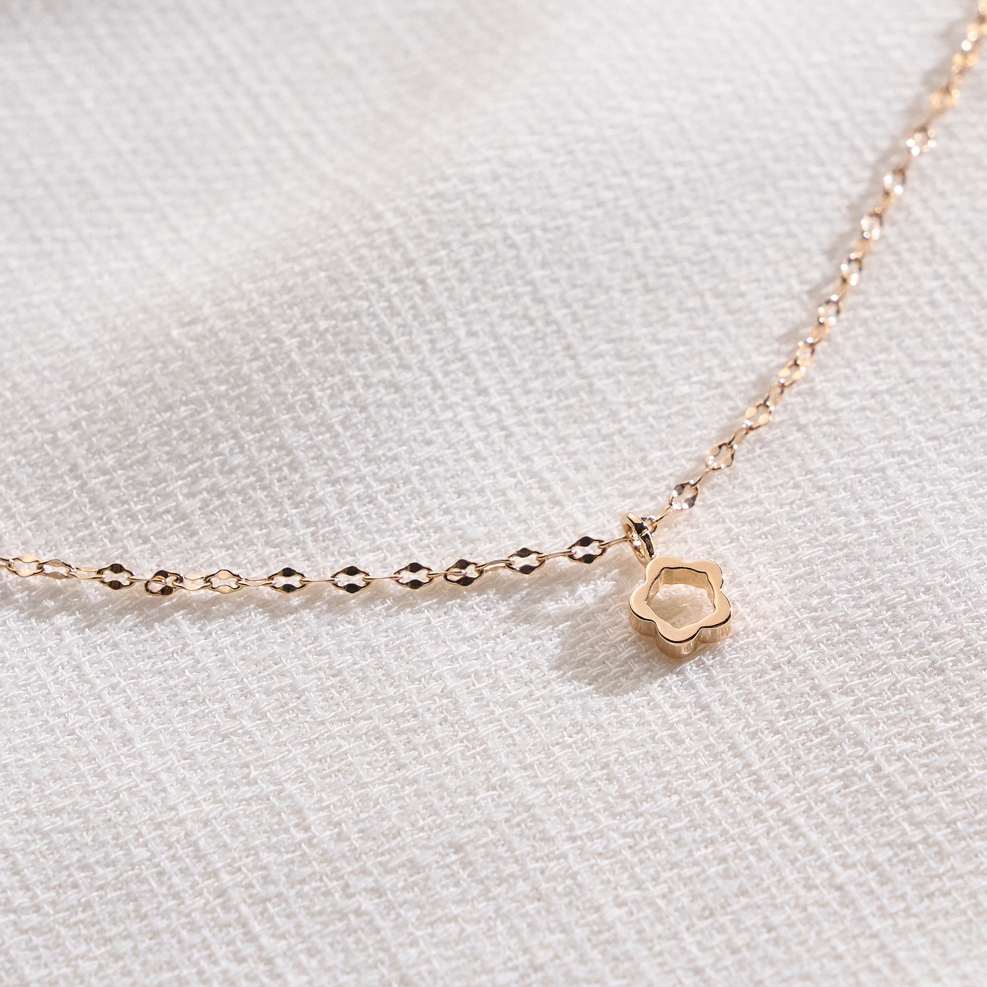 Colar Lótus Banho Ouro 18k