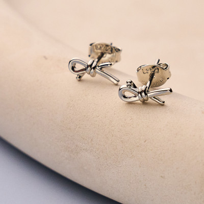 Brinco Dera Banho Ródio Branco